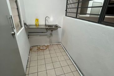 Axis Crown @ Axis Pandan