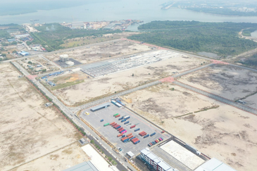 West Port, Pulau Indah