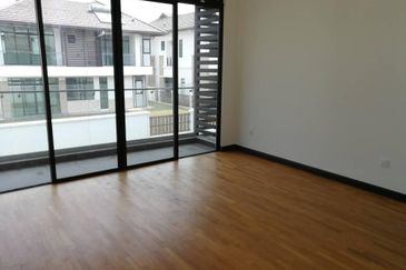 Duta Villa, Setia Alam