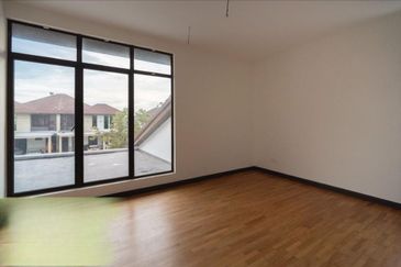 Duta Villa, Setia Alam