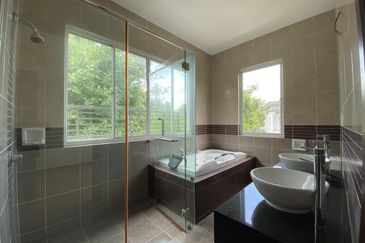 Duta Villa, Setia Alam