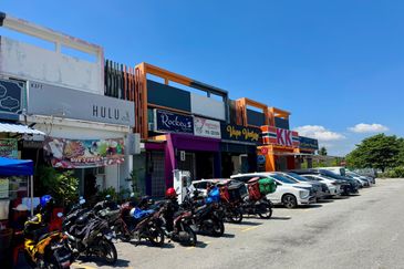 ROI 4.46% Limited Main Road Shoplot @ Bukit Raja, Setia Alam 
