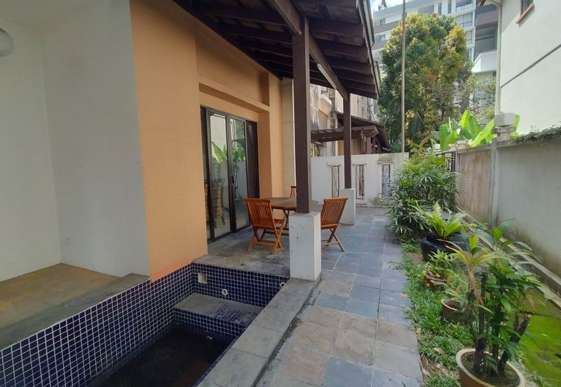 327 Persiaran Ritchie