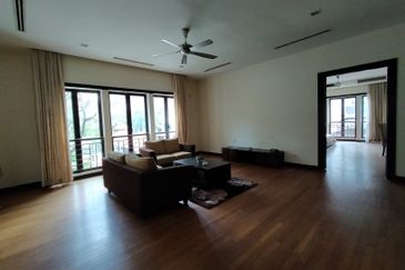 327 Persiaran Ritchie