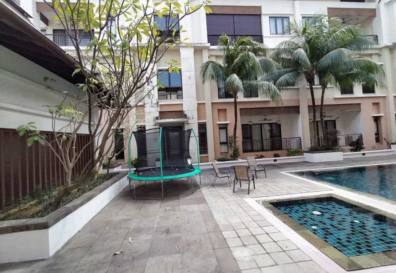 327 Persiaran Ritchie