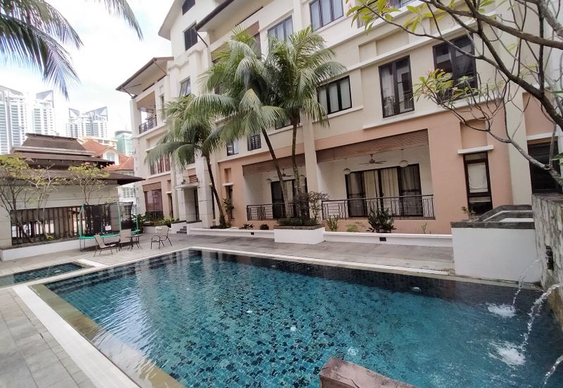 327 Persiaran Ritchie