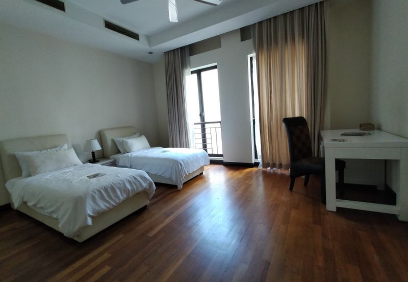 327 Persiaran Ritchie