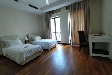 327 Persiaran Ritchie