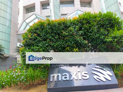 Maxis Tower next to Petronas Twin Tower, Kuala Lumpur, KLCC