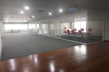 Menara TSH - Fully Fitted, short walk to MRT station