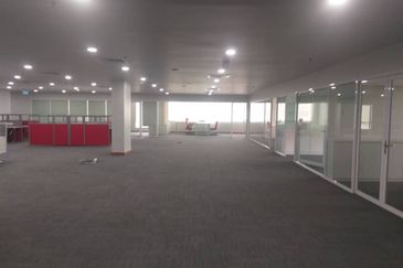 Menara TSH - Fully Fitted, short walk to MRT station