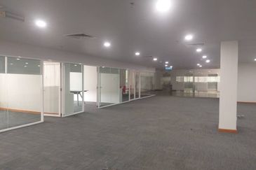 Menara TSH - Fully Fitted, short walk to MRT station