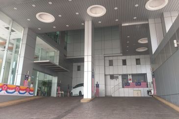 Menara TSH - Fully Fitted, short walk to MRT station