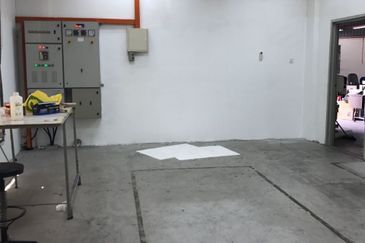 Kempas, Factory for Rent