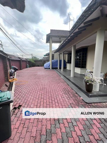 Rare Huge-Land Bungalow at Bukit Kempas – Fully Renovated & With Swimming Pool, Johor, Johor Bahru