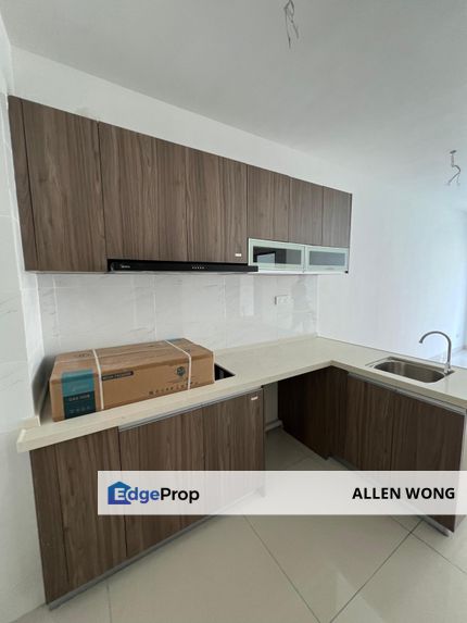 **🏡 MODERN 1+1 CONDO FOR SALE @ COUNTRY GARDEN CENTRE PARK**  
📍 *Tampoi, Johor Bahru | Freehold International Lot*, Johor, Johor Bahru
