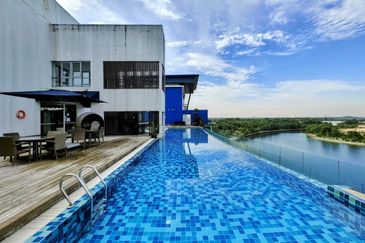 Somerset Puteri Harbour