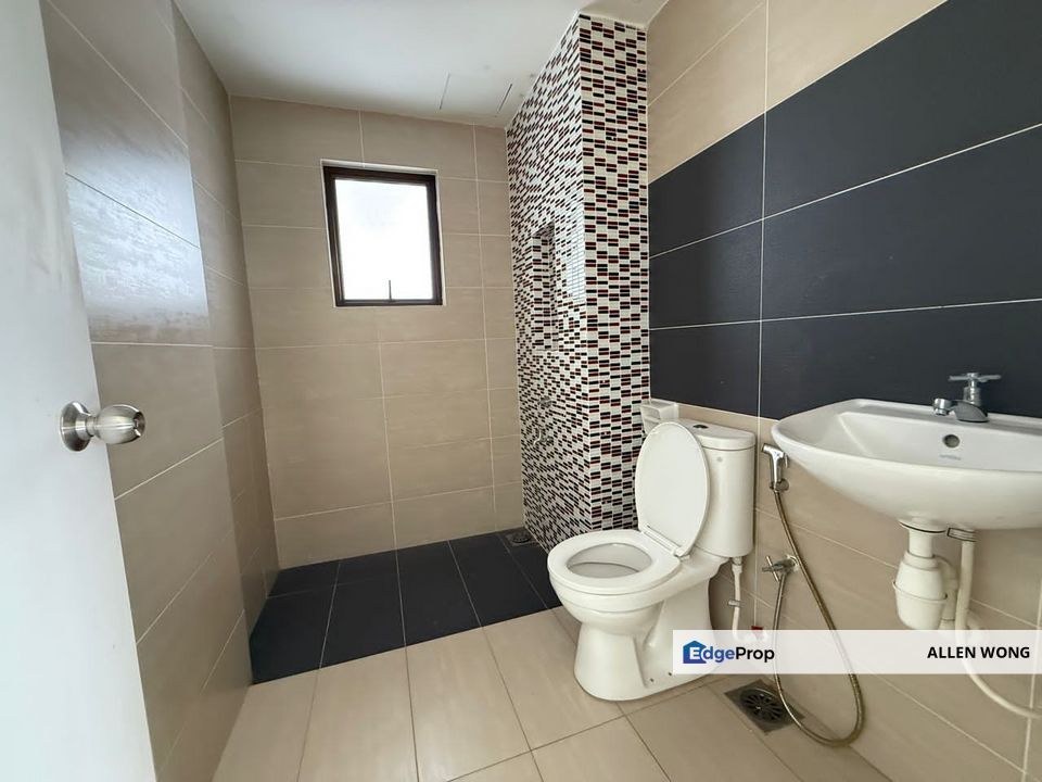 🏡 For Sale: Spacious 3+1 Room Unit @ Ujana Executive Apartments, Johor, East Ledang
