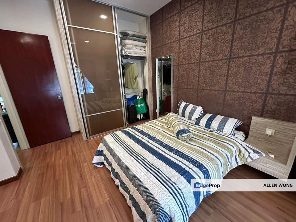 Spacious Superlink Terrace in East Ledang – 4+1 Bedrooms, Renovated & Freehold with Unblocked View!, Johor, East Ledang