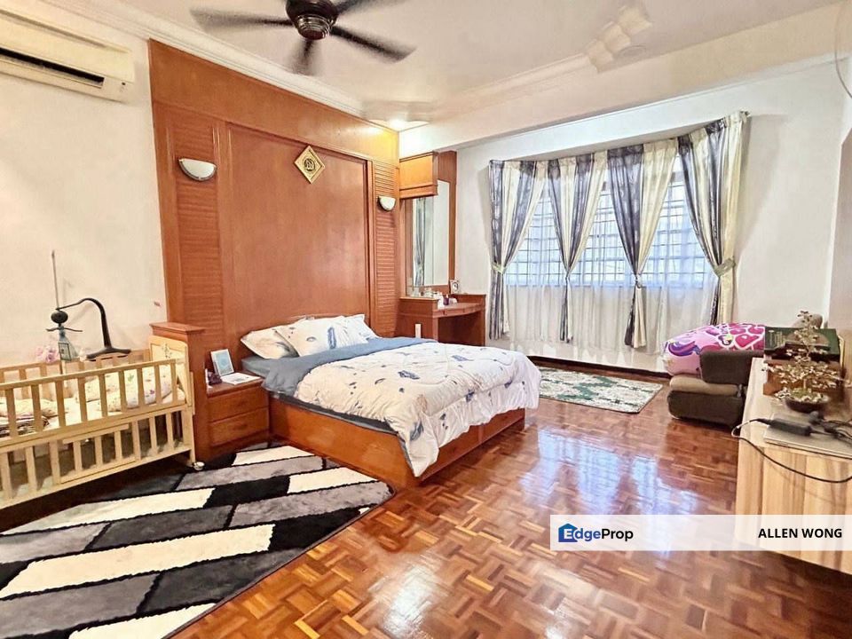 Huge Land Bungalow with Pool @ Bukit Kempas - Below Bank Value!, Johor, Johor Bahru