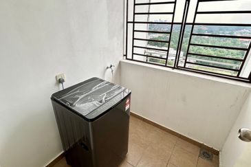 D'Summit Residences @ Kempas Utama