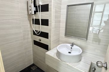 D'Summit Residences @ Kempas Utama