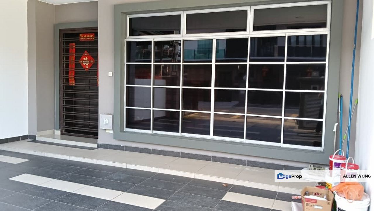 Ready to Move In! Well-Equipped 4-Bedroom House at Indahpura 位于古来 Indahpura 热门地段，交通便利，环境优美, Johor, Kulai