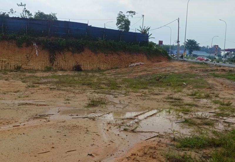 Commercial Land Corner Mainroad Jalan Semenyih  (Q4992)