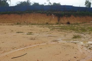 Commercial Land Corner Mainroad Jalan Semenyih  (Q4992)