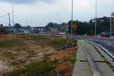 Commercial Land Corner Mainroad Jalan Semenyih  (Q4992)