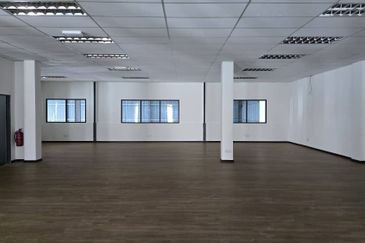 1.5 Storey Semi-D Factory Freehold Cheras (Q5191)