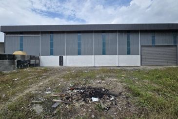 1.5 Storey Semi-D Factory Freehold Cheras (Q5191)