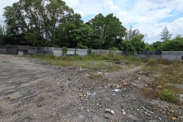 1.5 Storey Semi-D Factory Freehold Cheras (Q5191)