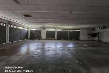 Show Room Corner Cheras Face Main Road Ampang (Q1873)