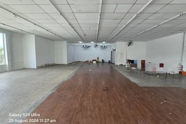 Show Room Corner Cheras Face Main Road Ampang (Q1873)