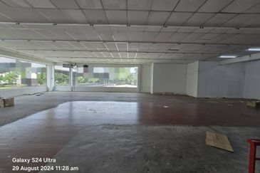 Show Room Corner Cheras Face Main Road Ampang (Q1873)