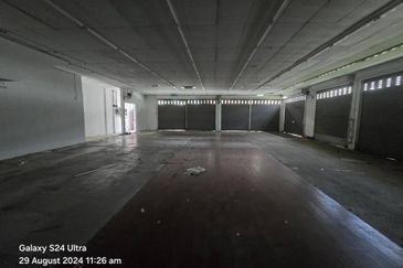 Show Room Corner Cheras Face Main Road Ampang (Q1873)