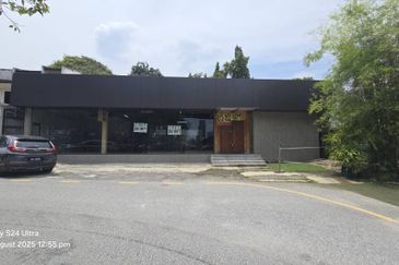 Showroom Beside MRR2 Highway Kuala Ampang (Q5510)