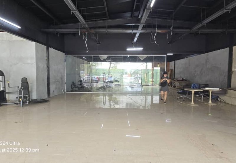 Showroom Beside MRR2 Highway Kuala Ampang (Q5510)