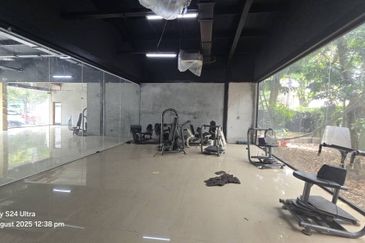 Showroom Beside MRR2 Highway Kuala Ampang (Q5510)