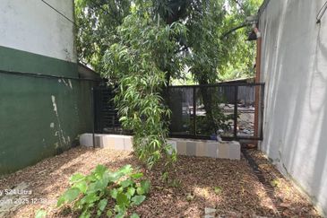 Showroom Beside MRR2 Highway Kuala Ampang (Q5510)