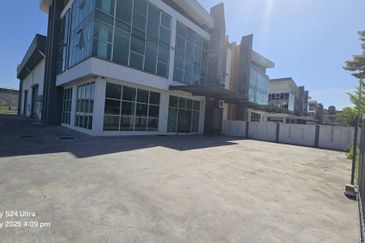 2.5 Storey Semi-D Factory, Signature Industri Park, Semenyih (Q742)