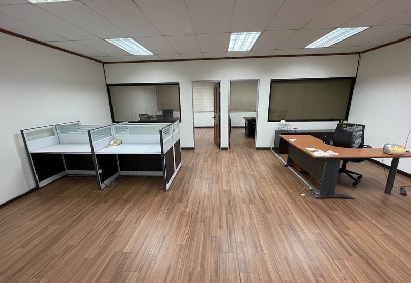 LIGHT INDUSTRIAL CUM COMMERCIAL BUILDING, PRIME SECTION 13 PETALING JAYA CLEAN NEAT UNIT