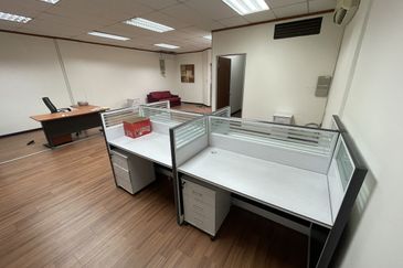 LIGHT INDUSTRIAL CUM COMMERCIAL BUILDING, PRIME SECTION 13 PETALING JAYA CLEAN NEAT UNIT