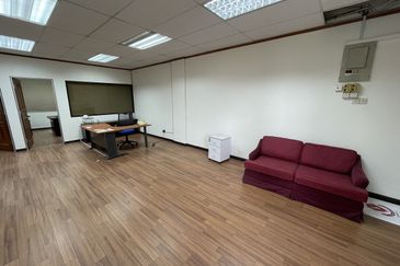 LIGHT INDUSTRIAL CUM COMMERCIAL BUILDING, PRIME SECTION 13 PETALING JAYA CLEAN NEAT UNIT