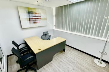 Leisure Commerce Square