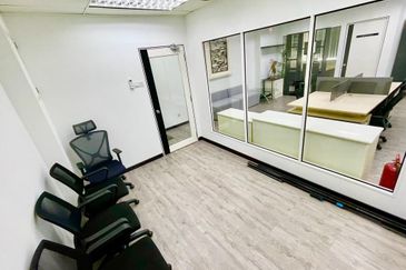 Leisure Commerce Square