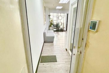 Leisure Commerce Square