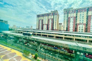 Leisure Commerce Square