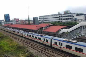 Leisure Commerce Square